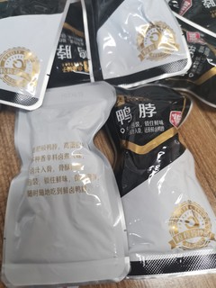 荆楚风味:甜辣香卤鸭脖