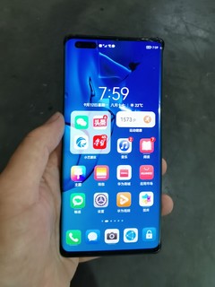 面对新机，还是入了三年前华为Mate40Pro。