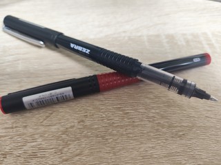 斑马中性笔，可以无限回购的笔