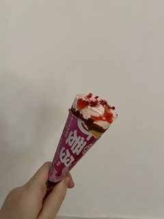 草莓味的可爱多，是专属于公主的冰激淋吧！