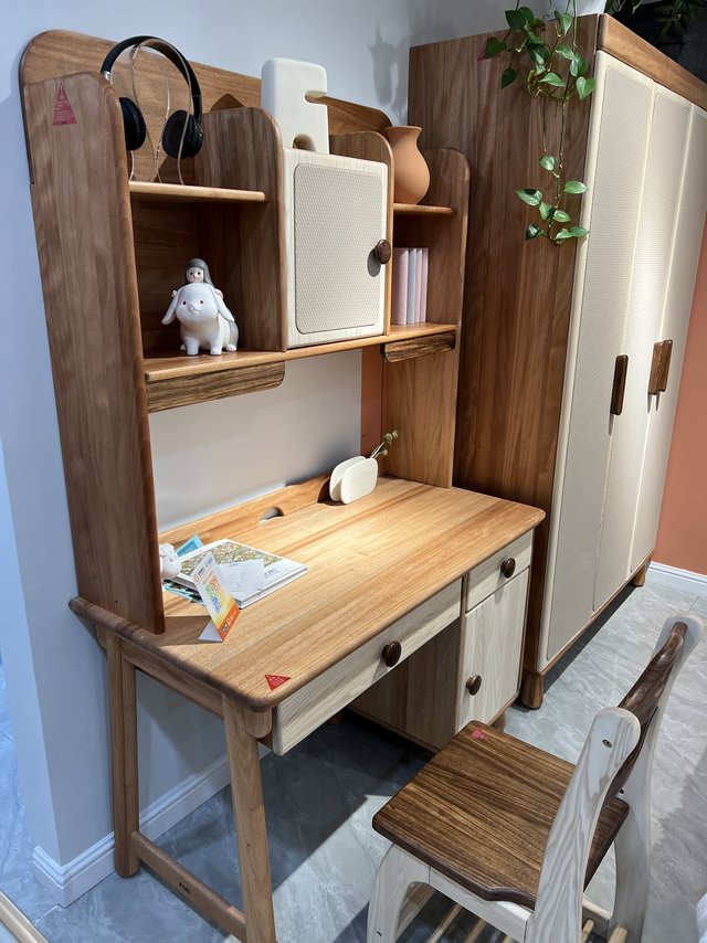 abc家的儿童书桌