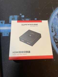 精致小巧的HDMI分配器