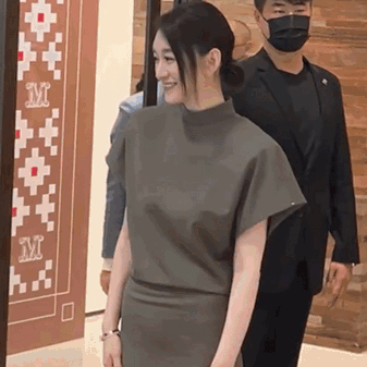 46岁的李小冉和曾黎！又美又辣还会穿，老天爷赏饭吃罢了！