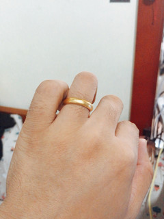 佩戴多年的结婚戒指