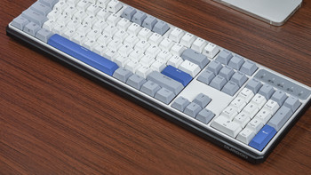 外设开箱 篇五：高颜值全尺寸:杜伽K610w无线三模机械键盘开箱 