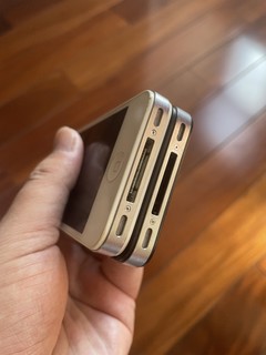 一代经典iPhone4S黑白双煞还健在