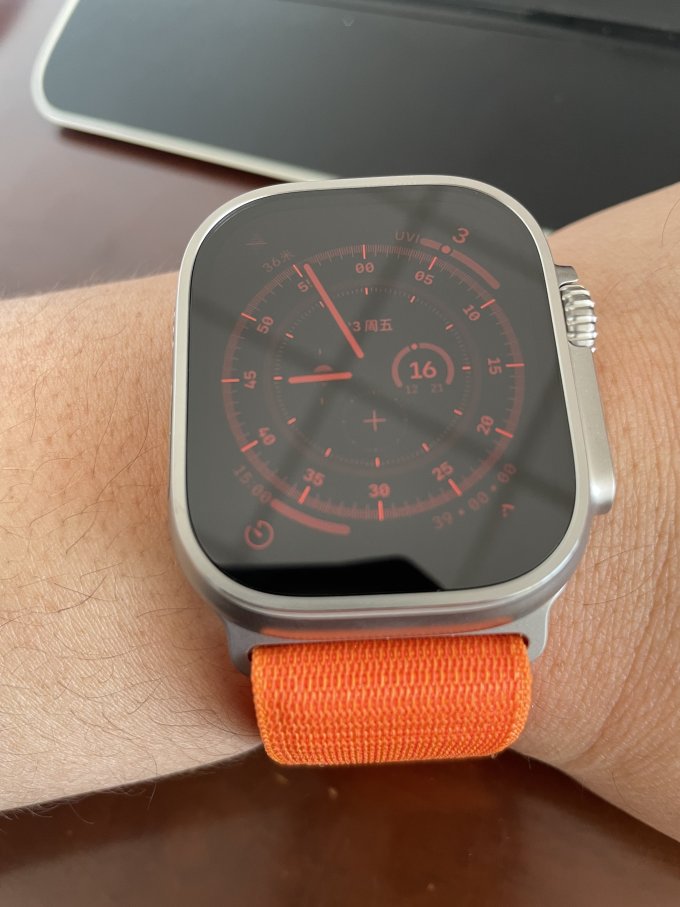 苹果智能手表怎么样 iwatch ultra 开箱图,充电线质量很满意_什么值得