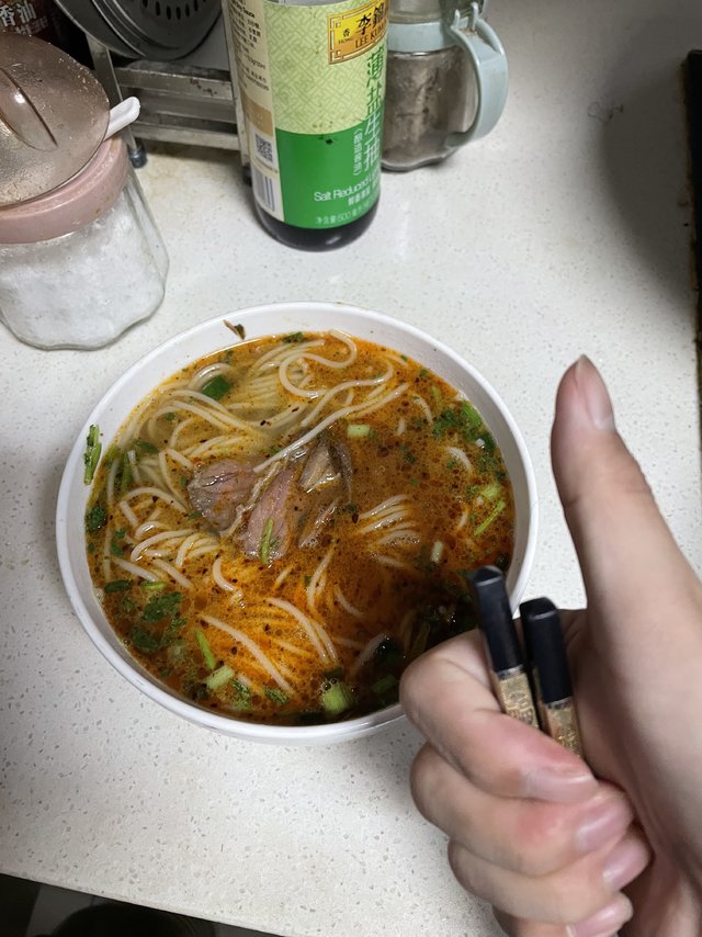 挺有拉面味儿的兰州牛肉面，结果买了一箱子