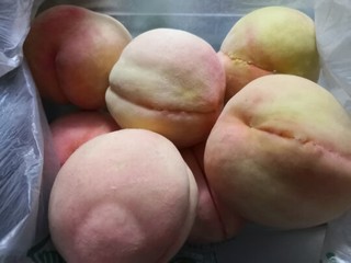 果冻一样的水蜜桃。