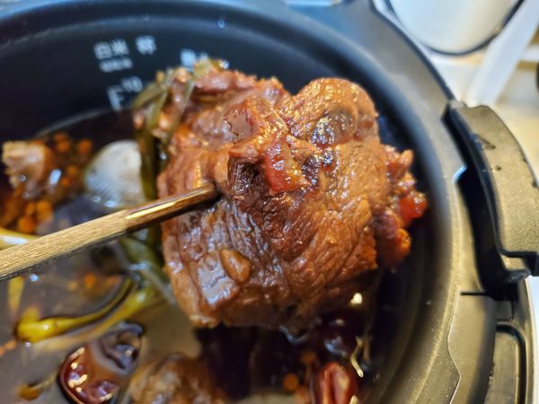 大肘子，烤羊排，韭菜黑猪肉水饺，啧啧啧，