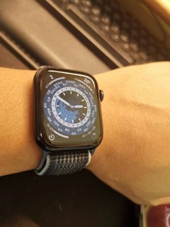 apple watch s8 午夜色和星光色哪个更好看