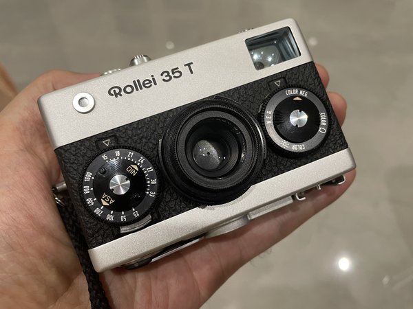 纯机械口袋相机，大男孩手中的玩具