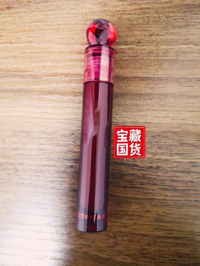 造型别致的石头唇釉谁不爱呢？