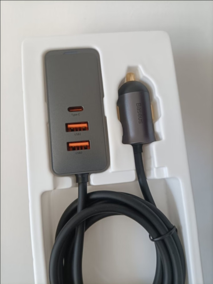 倍思车载充电器