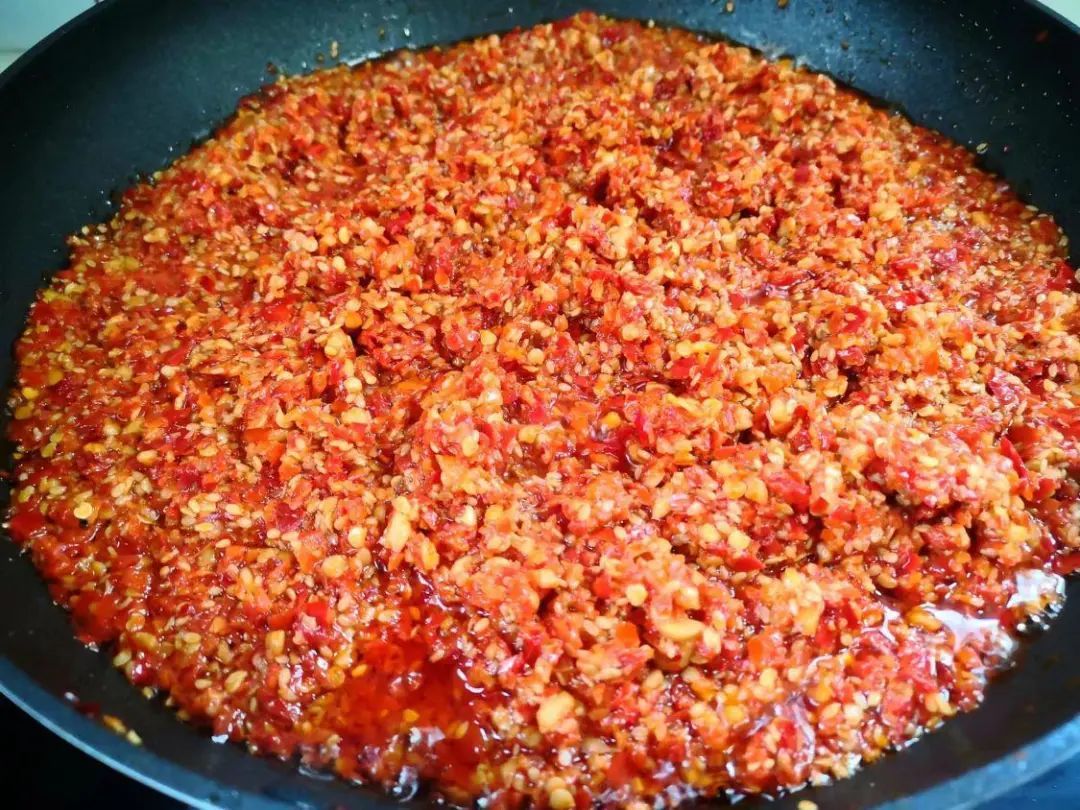 做辣椒酱，只放盐是“外行”，需多加2味料，香辣入味，久放不坏