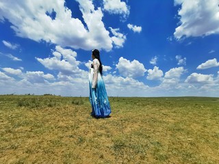 和蓝天白云大草原来一场美丽的邂逅吧