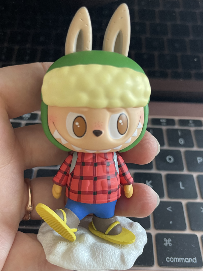 泡泡玛特潮流玩具怎么样 labubu野外旅行系列～雪地旅行者_什么值得买