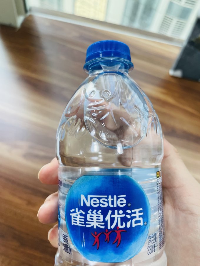 雀巢优活矿泉水一小瓶很方便携带