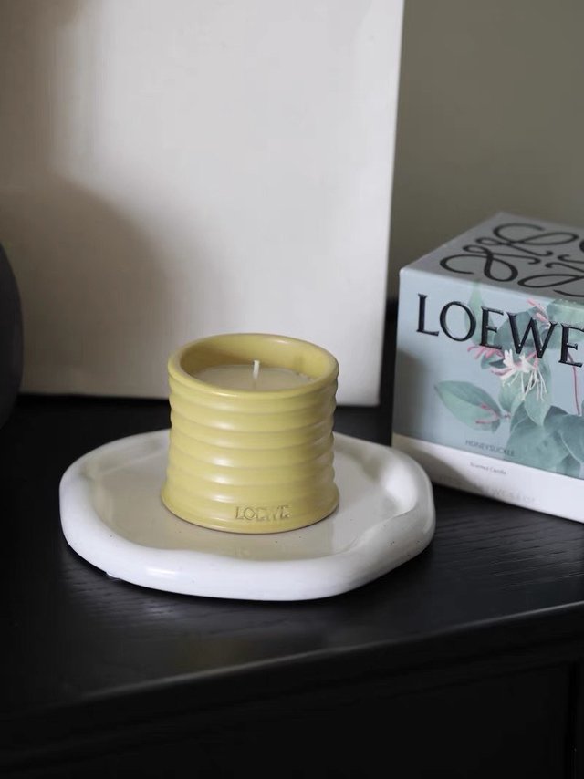 Loewe的香薰蜡烛治愈好闻又好看