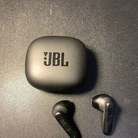 暗黑配系色耳机JBL