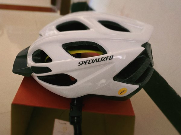 唯一能买得起，戴得进的mips头盔