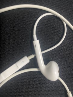 旧时光里的苹果3.5mm款Ear Pods