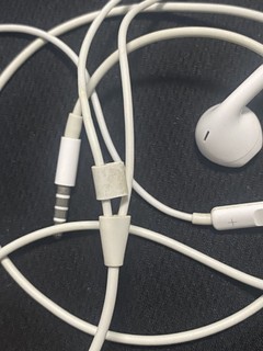 旧时光里的苹果3.5mm款Ear Pods