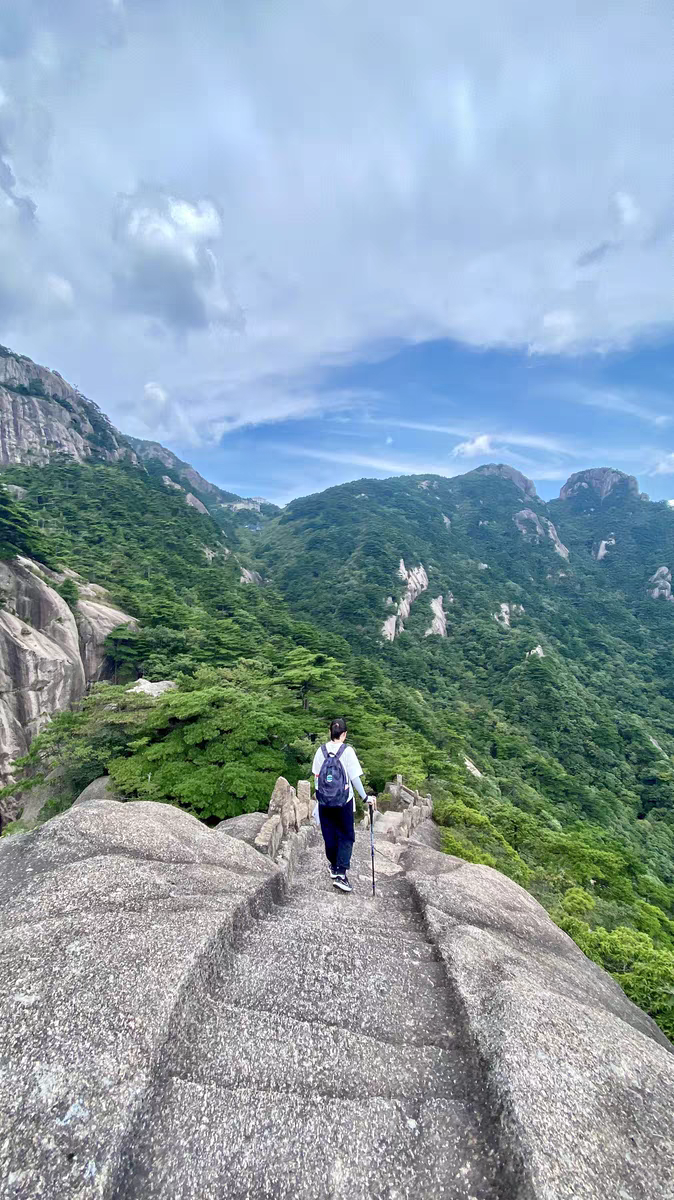 探路者登山装备