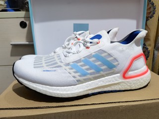 阿迪达斯ultraboost