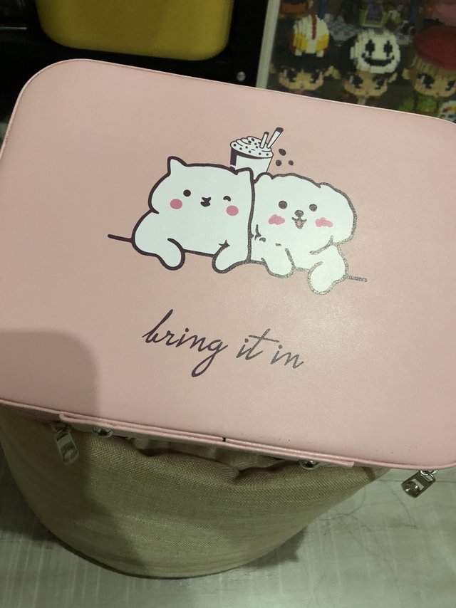 自带镜子的化妆箱去哪都带着