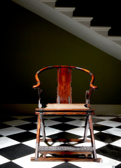 明末黄花梨“第一交椅”以1.246亿港元成交，跻身世界最贵坐具，收藏来源显赫
