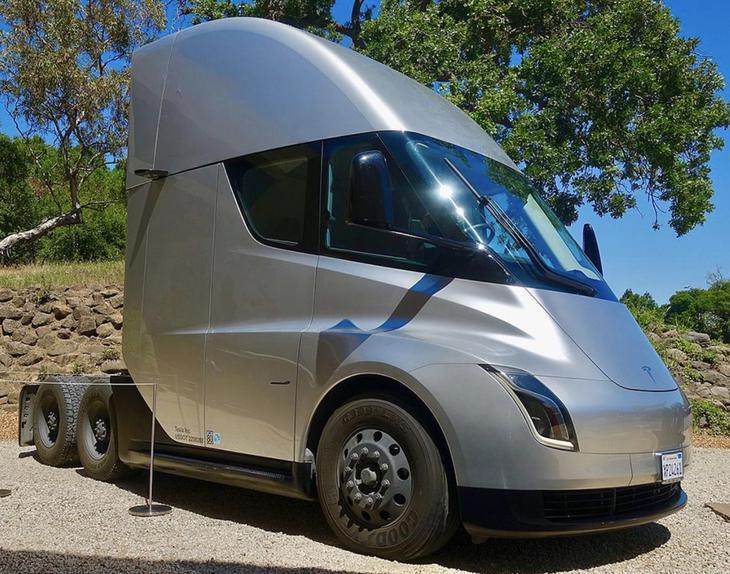 特斯拉Semi电动卡车正式投产 续航超800 公里