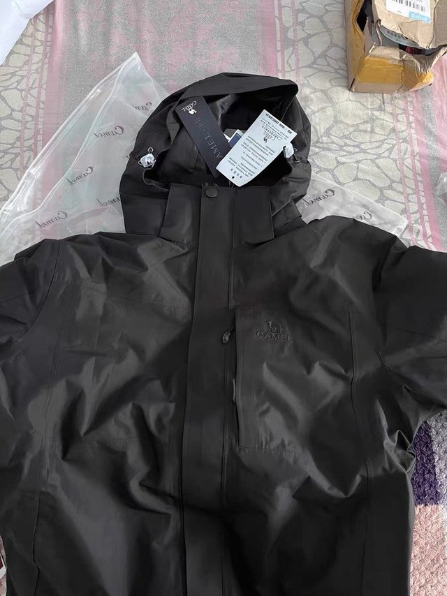 这天气冲锋衣顶大用了