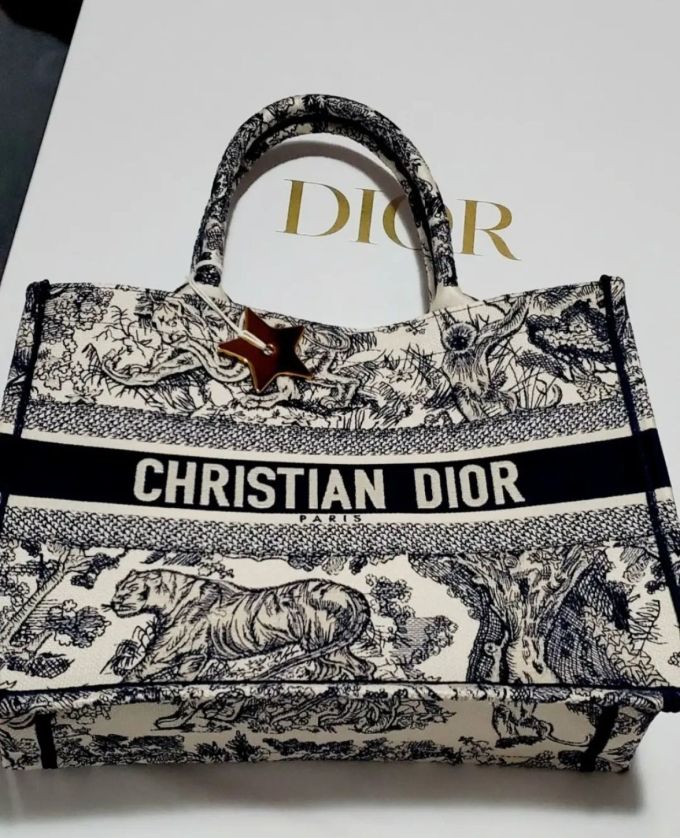 迪奥女士斜挎包怎么样 dior迪奥book tote丛林老虎_什么值得买