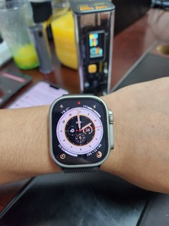 Apple Watch Ultra配黑钢米兰尼斯表带