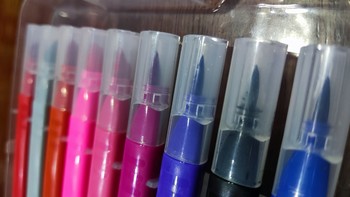 十八色的彩笔，颜色全携带方便