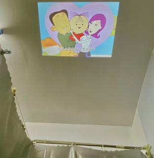 宿舍天花板的秘密被发现了！