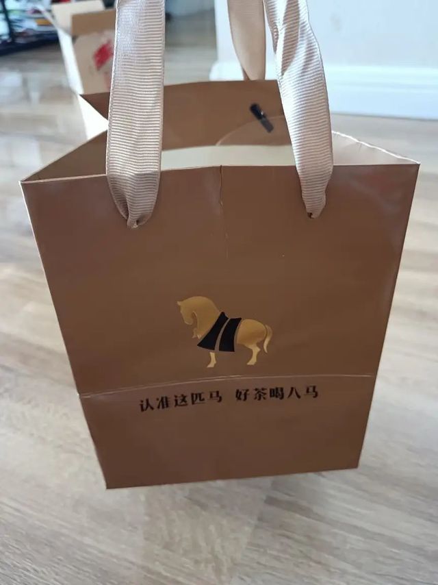 茶色均匀，茶叶碎片少