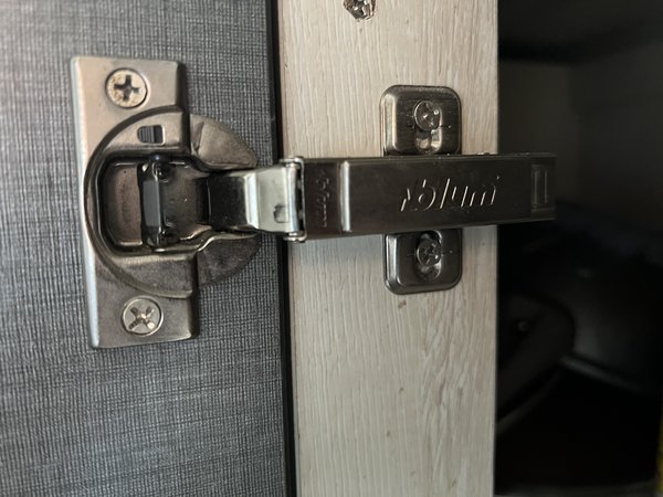 用了才知道百隆铰链果然名不虚传！