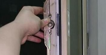 小问题自己修 篇四十五：倒装塑钢窗传动杆改善关不紧 