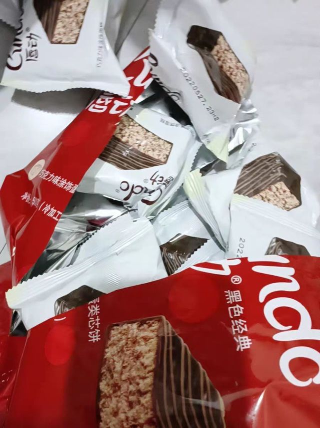 ​唇动巧克力涂层蛋糕面包整箱早餐食品