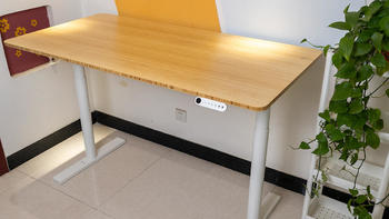 一款高颜值双电机的电动升降桌-北弧升降桌M1 竹木版