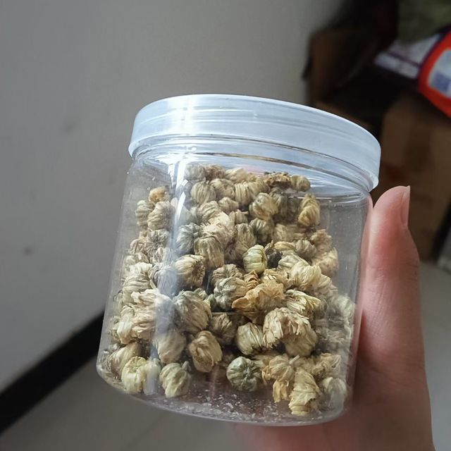 秋天天气干燥，喝点菊花茶降降火吧