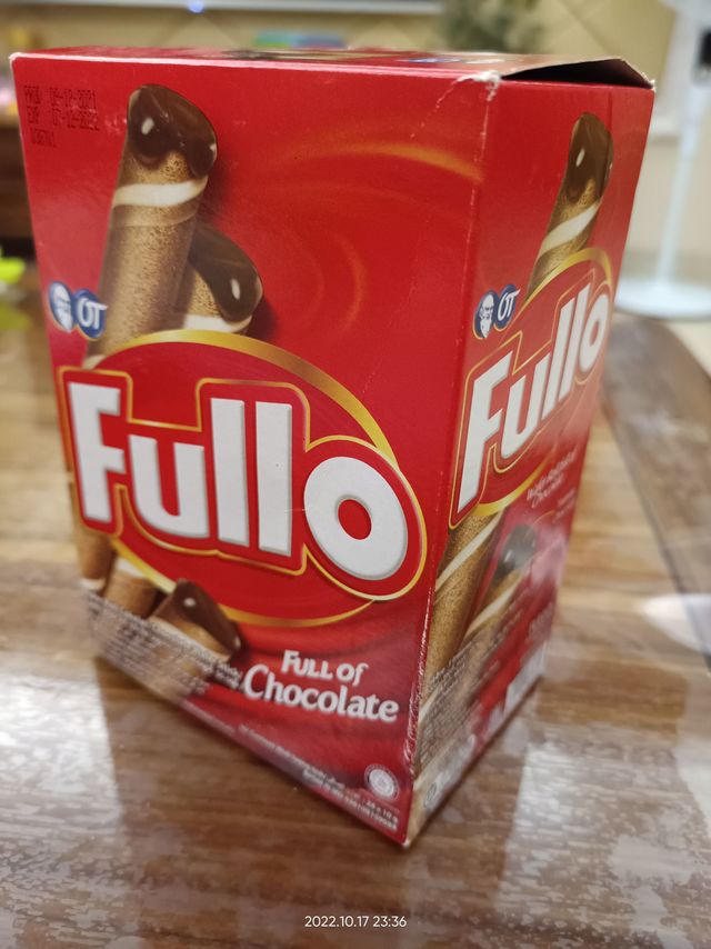 一大盒巧克力卷心酥，好吃又实惠