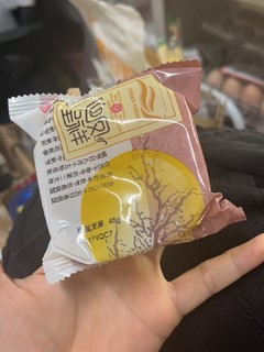 大家吃月饼一般吃甜的还是咸的？