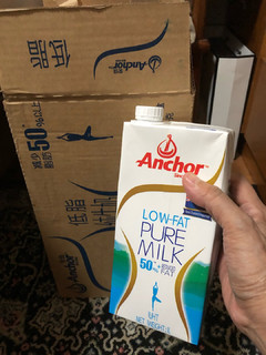 新西兰原装进口的低脂高钙纯牛奶