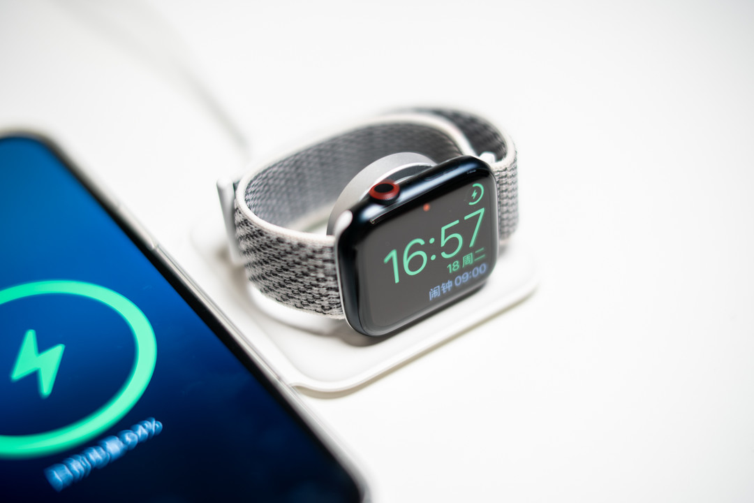 戴着睡觉用了一个月，Apple Watch Series 8&SE升级了些啥？
