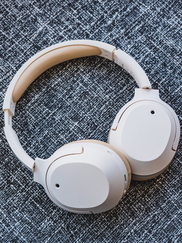 耳机很多，还是买了这款降噪耳机