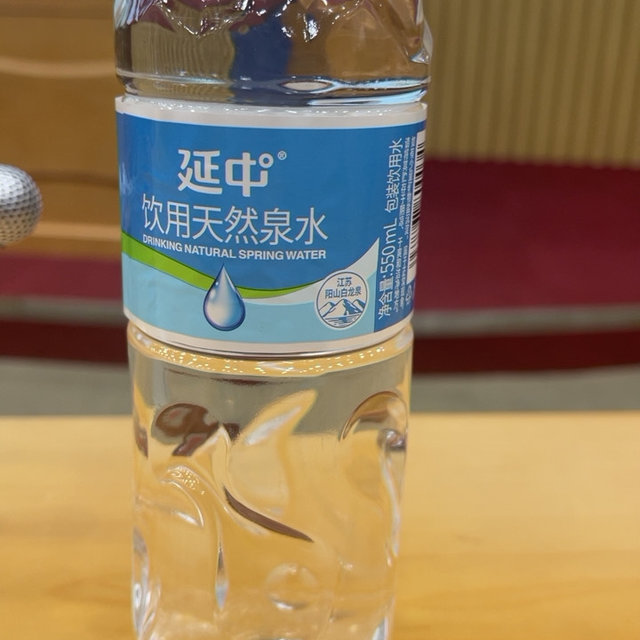 矿泉水 开会必备