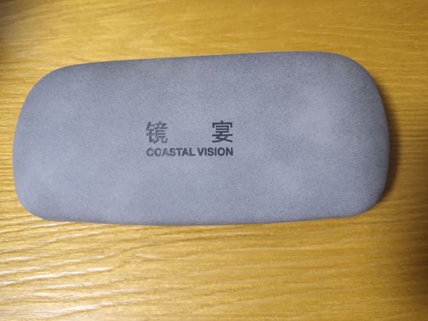 被娃撞歪戴了很久的眼镜